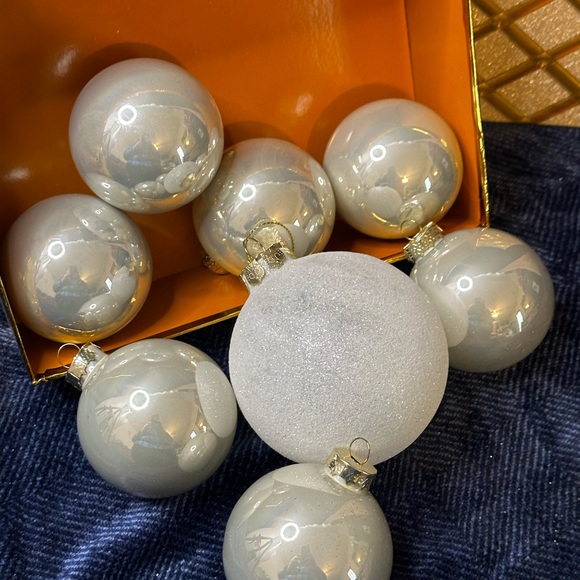 Set Of 8 Christmas Balls/Ornaments - Picture 2 of 9